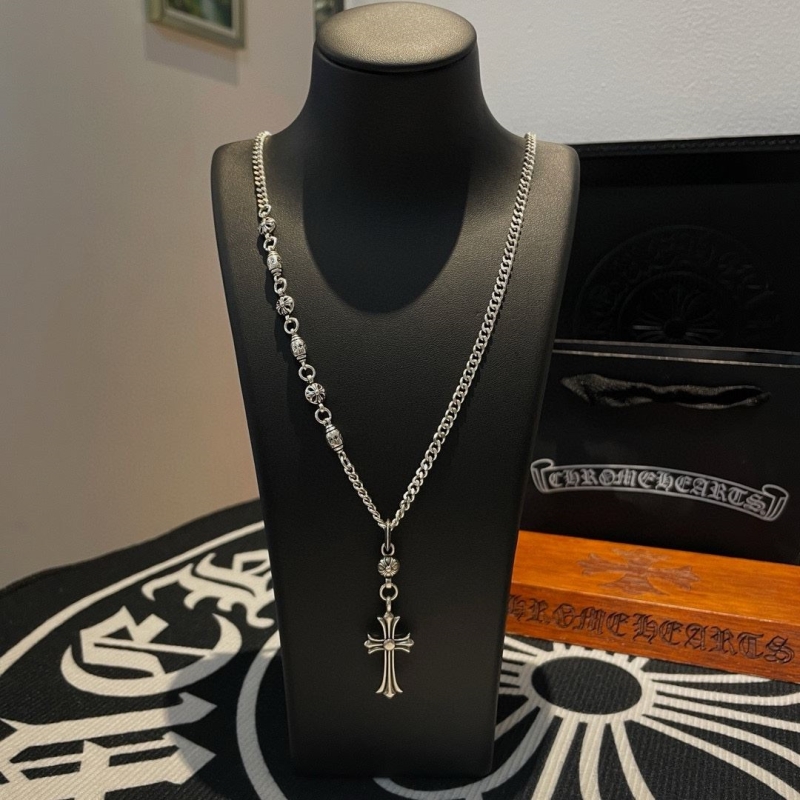 Ch*0me He**ts necklaces